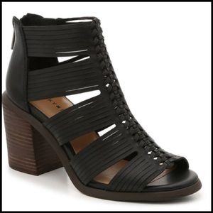 NWOT Lucky Brand - Darvie Sandal